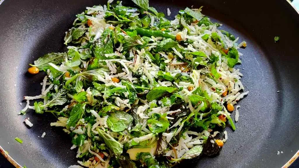 Easy Cilantro and Mint Chutney (Delicious)