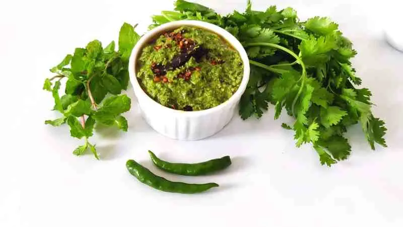 Easy Cilantro and Mint Chutney (Delicious)