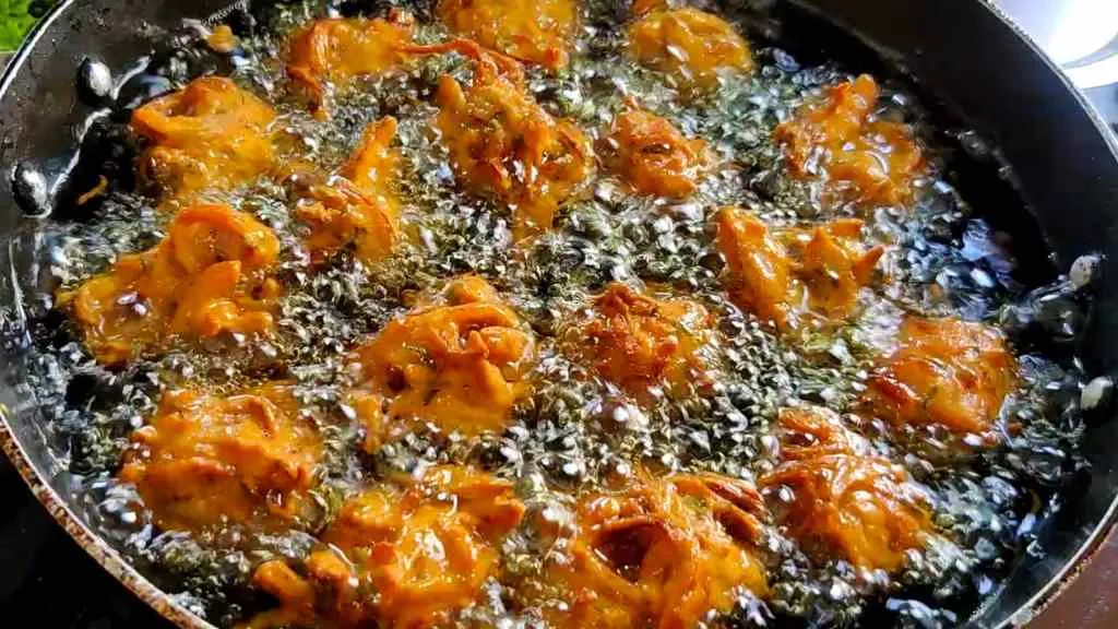 Easy Ulli Vada Recipe (Kerala Style)