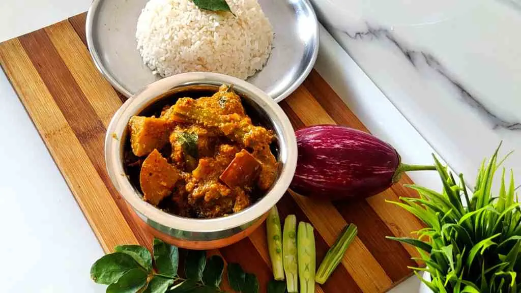 Chettinad Kara Kuzhambu with Drumstick and Brinjal