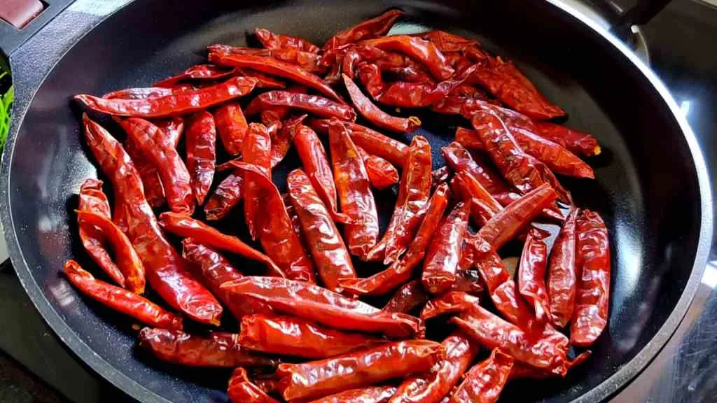 Homemade Kuzhambu Milagai Thool Recipe