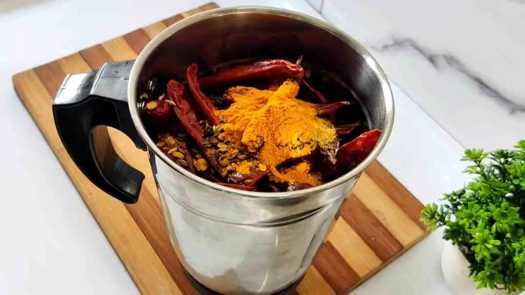 Homemade Kuzhambu Milagai Thool Recipe