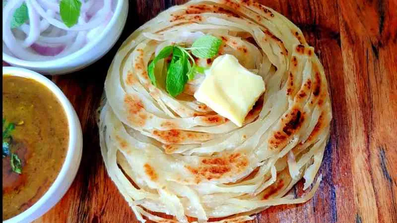 Kerala Flaky Paratha Recipe (Malabar Parottas)