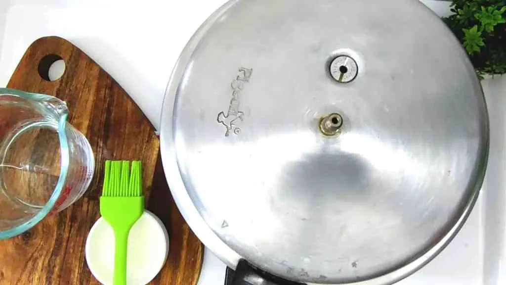 How to Make Idlis in a Pressure Cooker