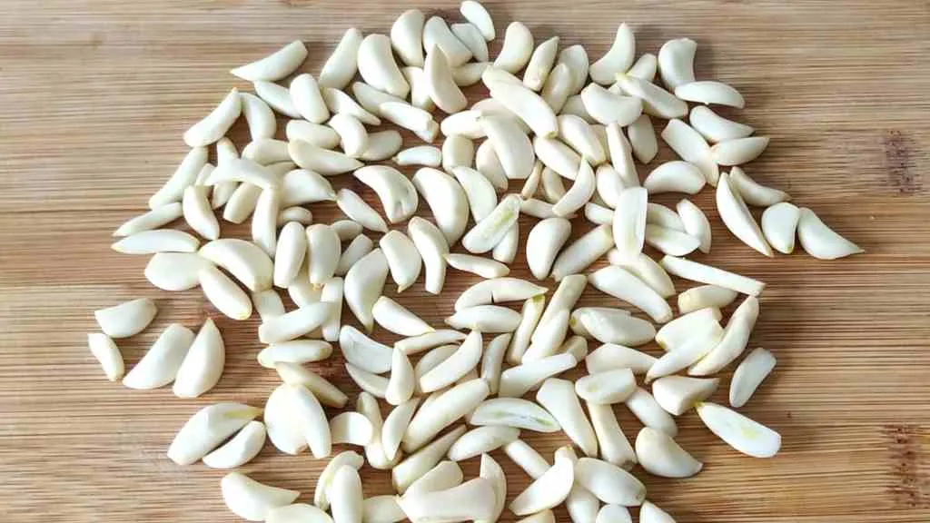 Indian garlic pickle