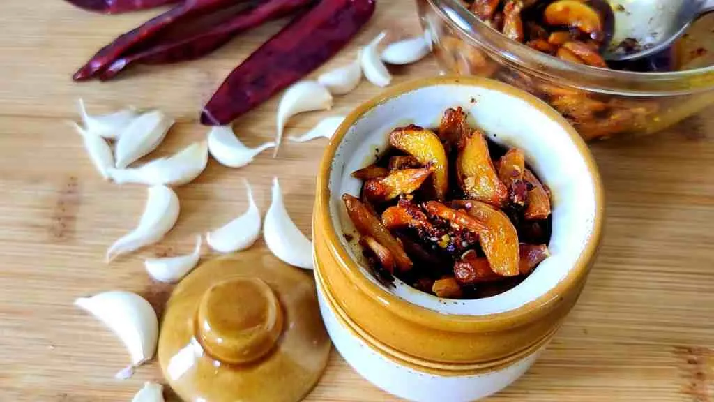 Indian garlic pickle