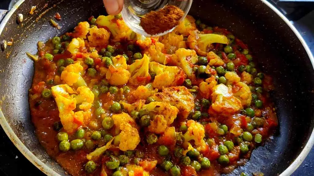 South Indian Cauliflower Recipe (Gobi Poriyal)