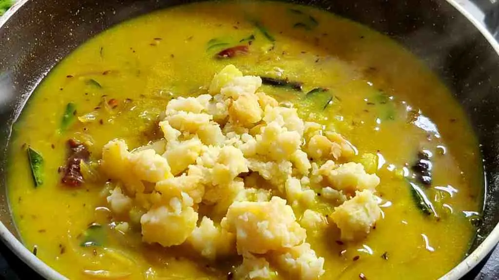 Puri Bhaji Recipe - Scrumptious Aloo Poori