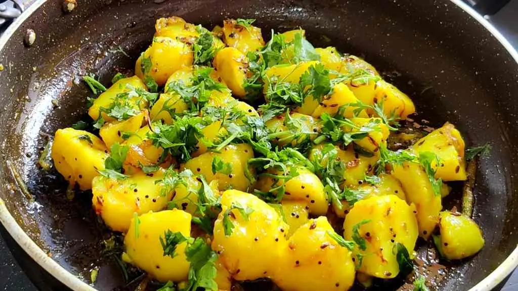 Delicious Batata Bhaji Recipe: Quick and Easy!