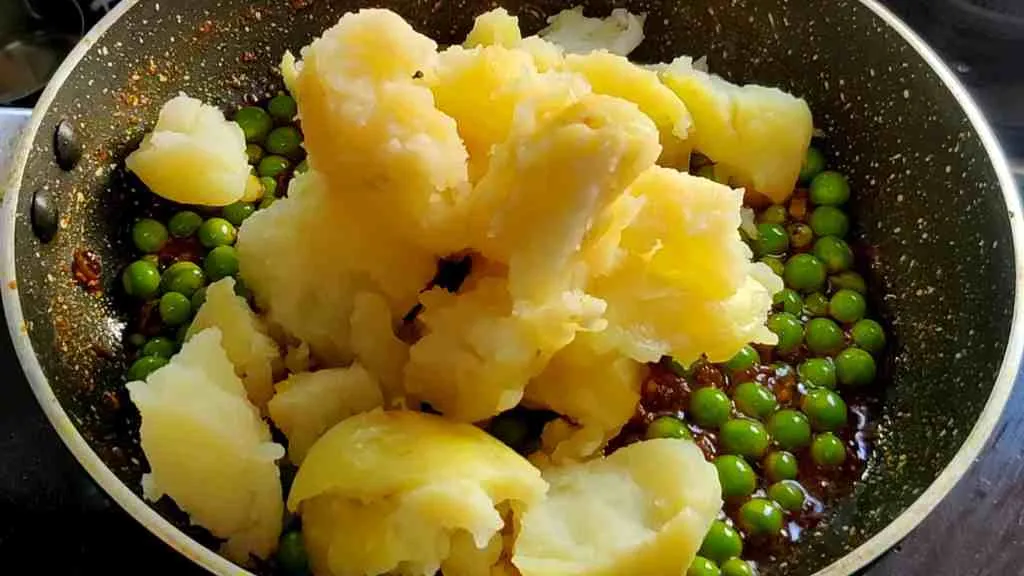 Indian Vegetable Samosa Recipe: Ridiculously Good!