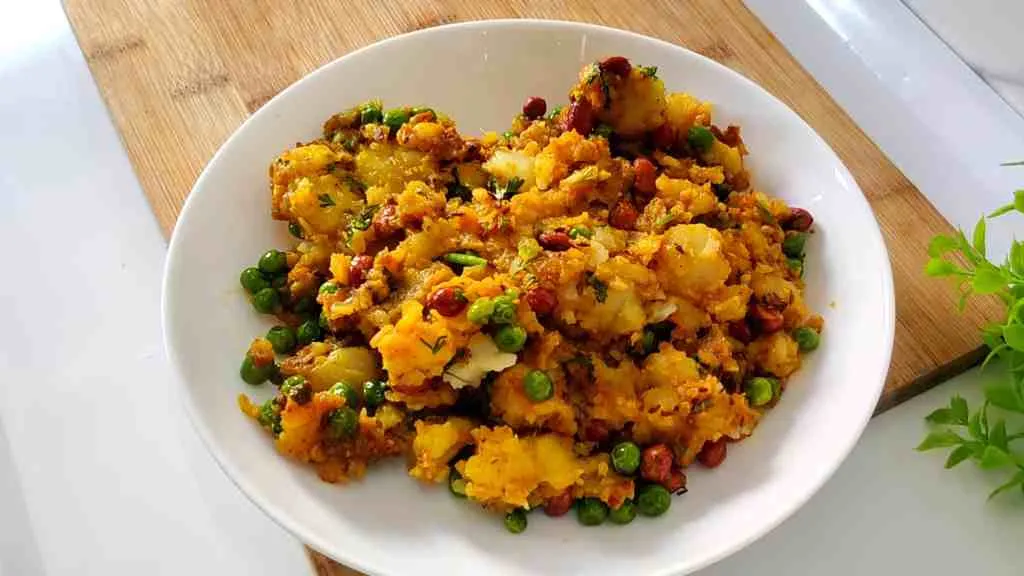 Indian Vegetable Samosa Recipe: Ridiculously Good!