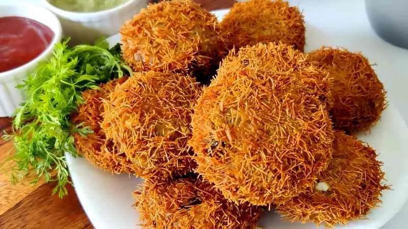 Spice Up Your Ramadan with this Potato, Egg, and Chicken Cutlet Recipe
