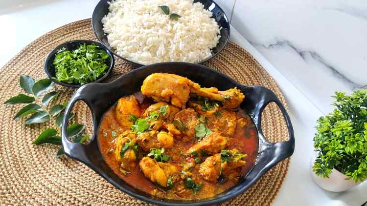 South Indian Chicken Curry Recipe (Chettinad Style) - Paatti's Kitchen