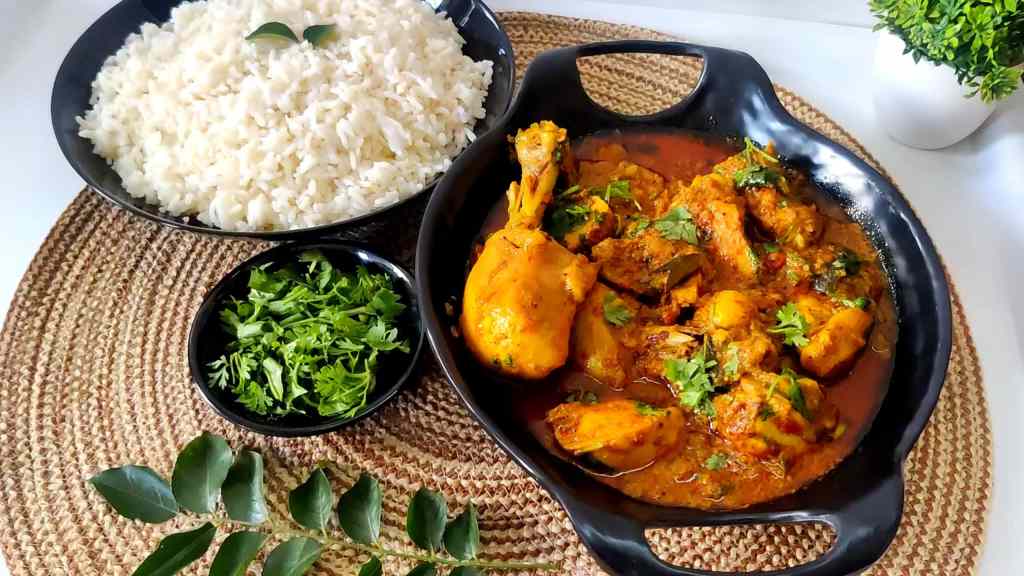 South Indian Chicken Curry Recipe (Chettinad Style) - Paatti's Kitchen