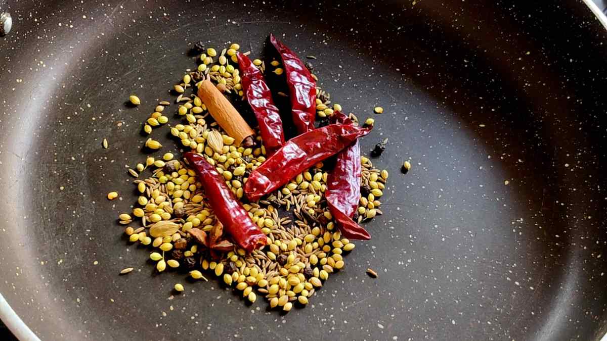 South Indian Chicken Curry Recipe (Chettinad Style) - Paatti's Kitchen