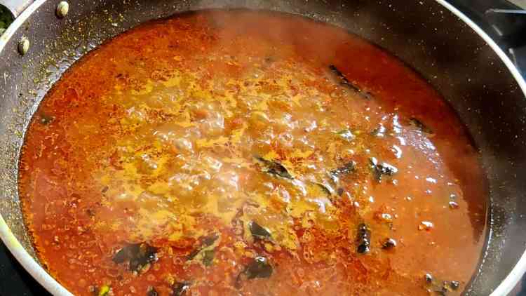 South Indian Chicken Curry Recipe (Chettinad Style) - Paatti's Kitchen